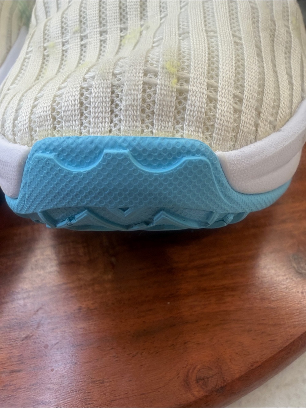 LeBron witness 6 Easter Sneakers - Picture 3 of 16